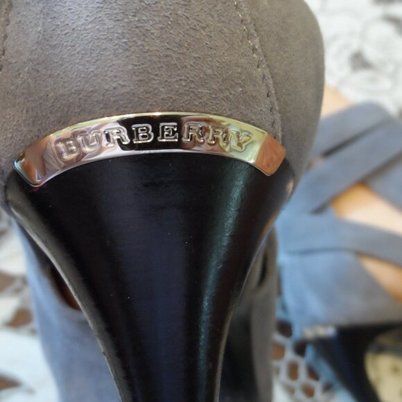 New Burberry Prorsum Gray Suede Heels w/Ankle Wrap Buckle Straps Size 38B - Picture 14 of 16